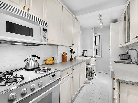 4th image of 163 E 81st St #9C