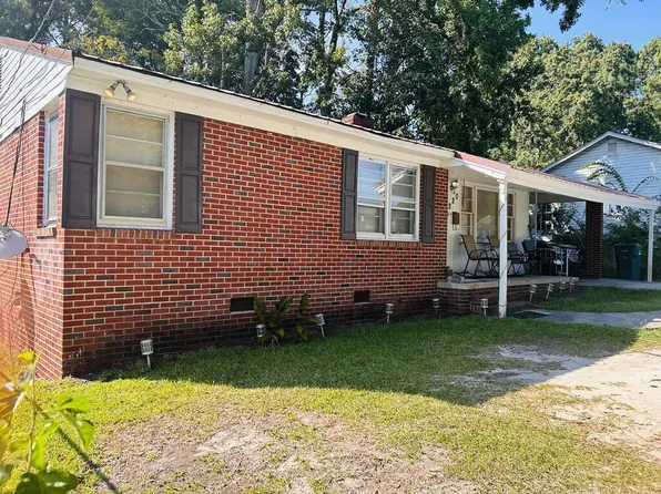 220 New Market St, Greenwood, SC 29646