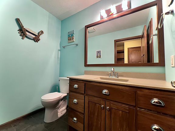5th image of 455 Lake Dr NE