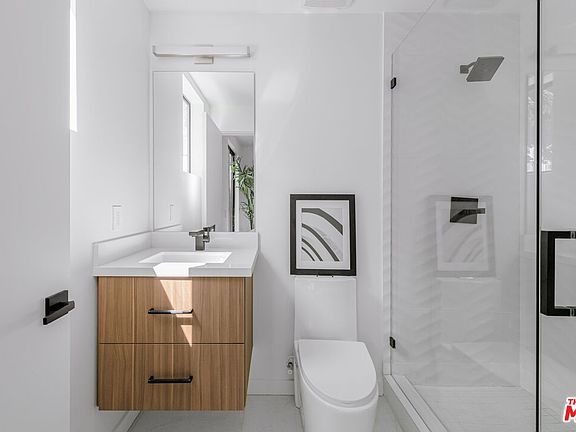 5th image of 6521 Lexington Ave