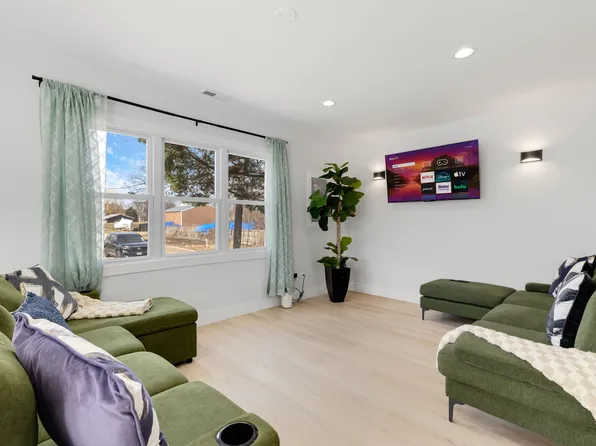 26415 W Beach St, Antioch, IL 60002