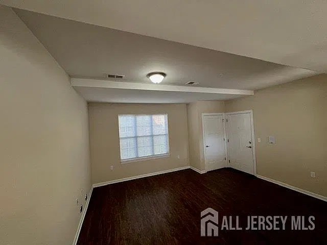 1 bed, 1.0 bath, 694 sqft, $1,835 — Photo 2