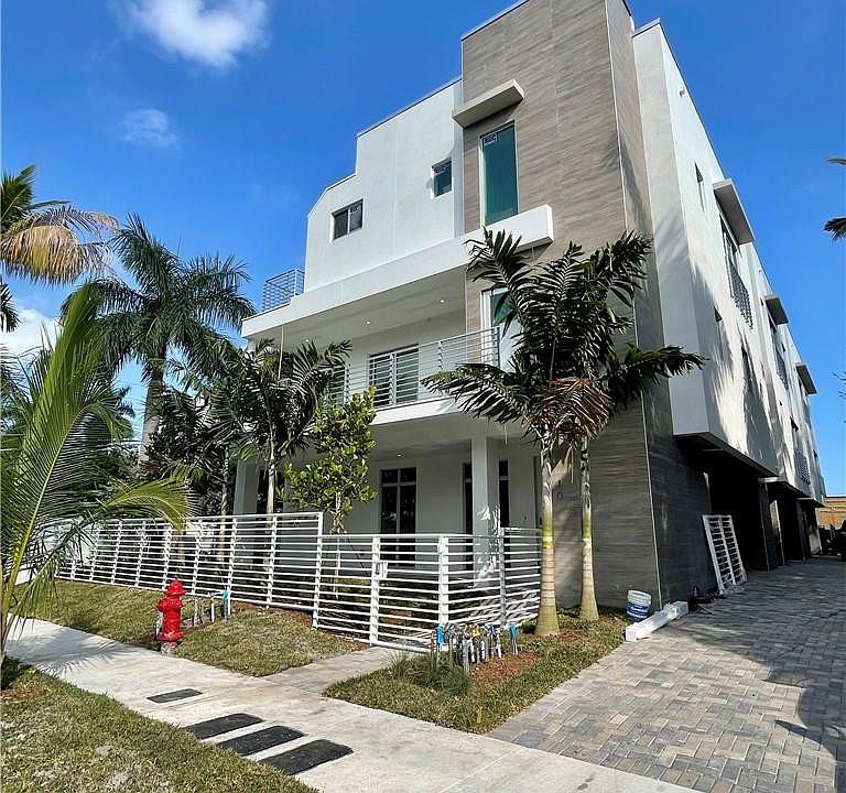 1st image of 7 SE 11th Avenue Unit 6