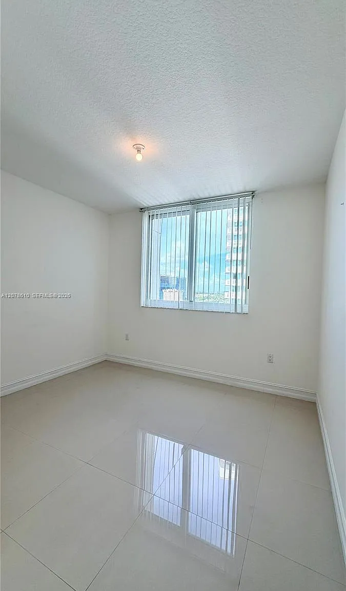 2 bed, 1052 sqft, $2,800 — Photo 3
