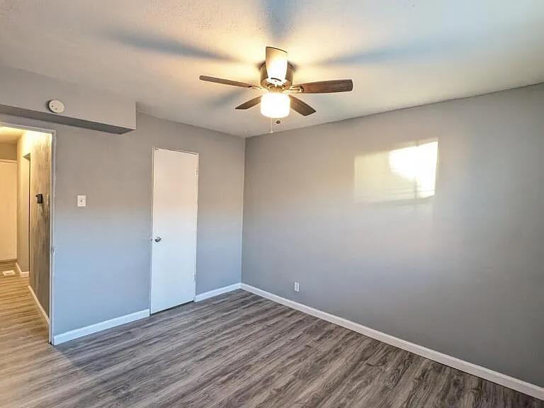 7230 Southwest Ave #9 — Photo 14