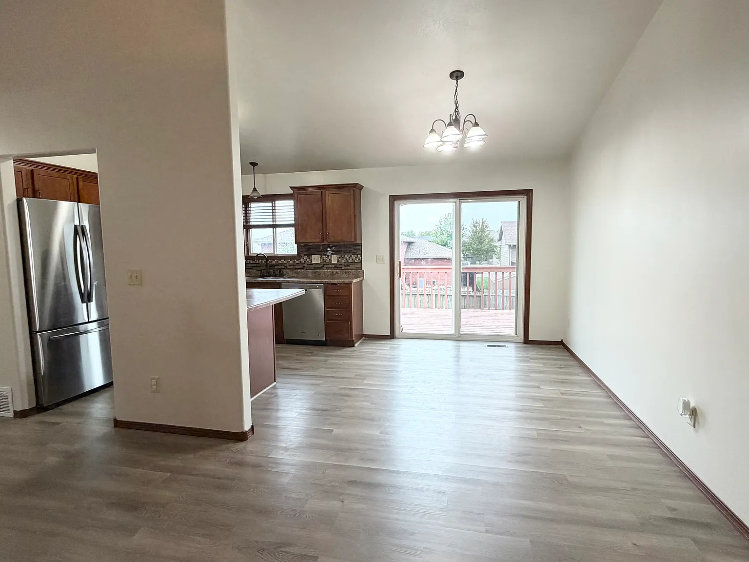 4 bed, 1720 sqft, $2,400 — Photo 2