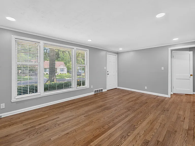 7318 Rosewood St — Photo 9