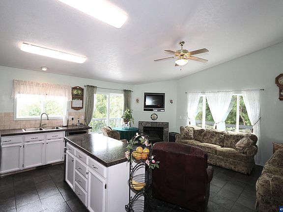 3rd image of 3345 Sample Rd