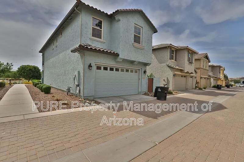 3 bed, 2.5 bath, 2238 sqft, $2,695 — Photo 2