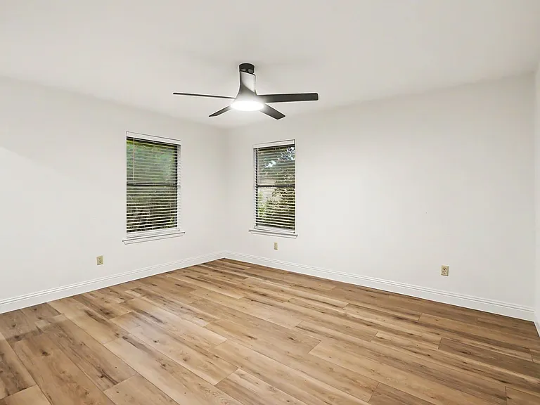 2101 Mistletoe Ave — Photo 18