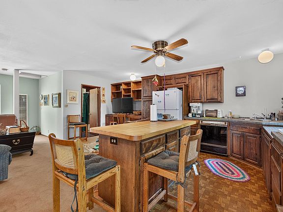 4th image of 5595 Reservoir Rd