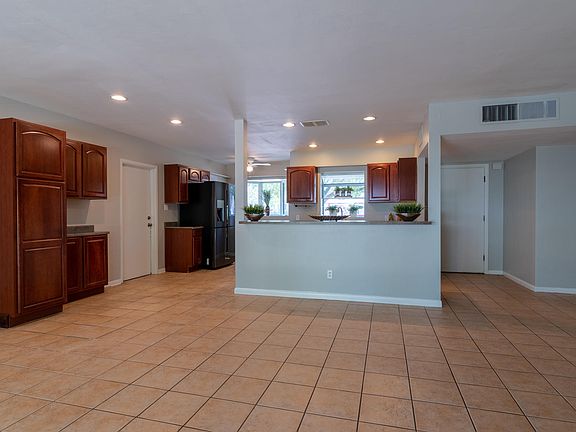 4th image of 5502 E Avalon Dr