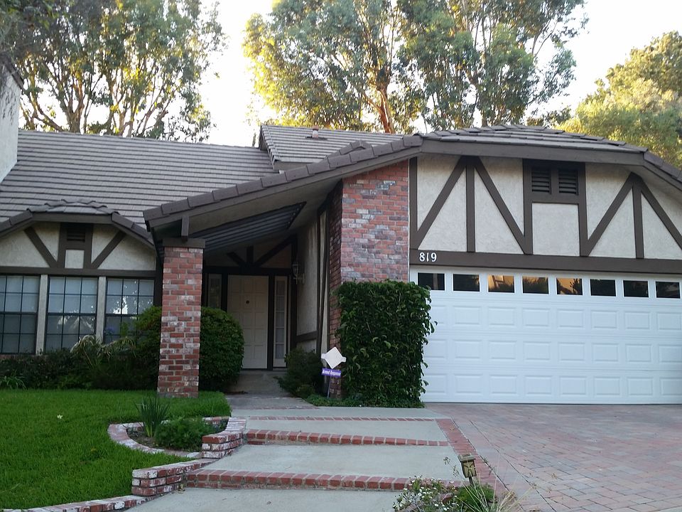 1st image of 819 Brown Dr