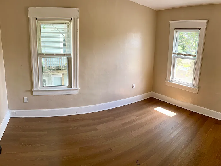 71 Schubert St — Photo 11