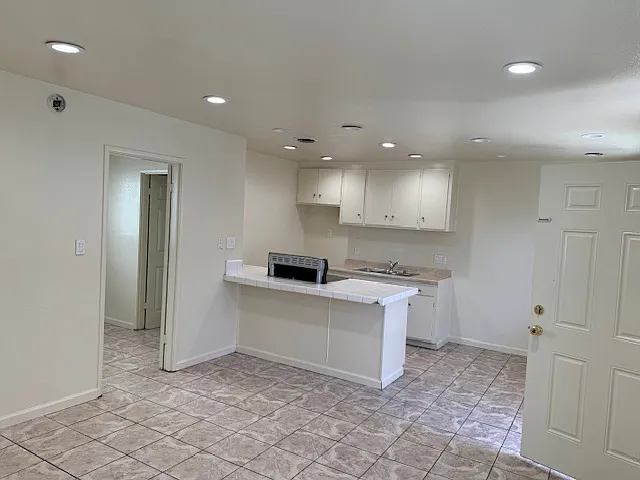 1301 Edgewood Way #106 — Photo 4