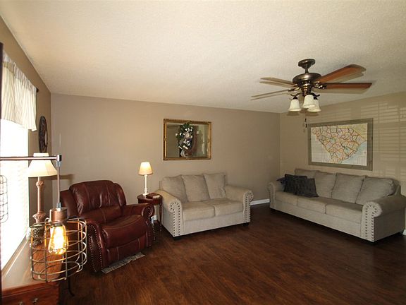 4th image of 165 Beaver Creek Dr