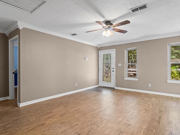5th image of 1006 Robin Rd