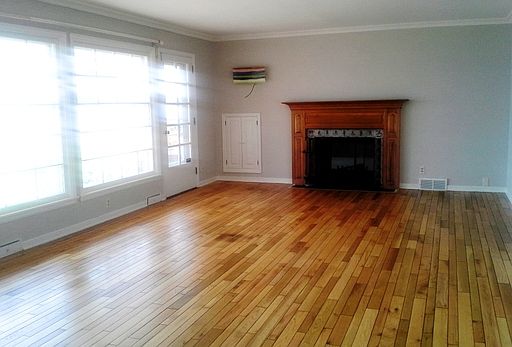 2nd image of 2515 N Shore Dr
