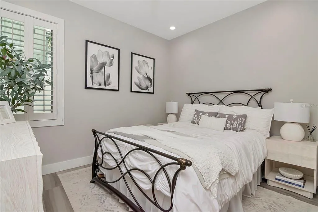 3 bed, 5.0 bath, 2700 sqft, $7,000 — Photo 3
