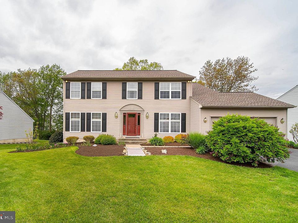 1st image of 211 Cherry Blossom Pl