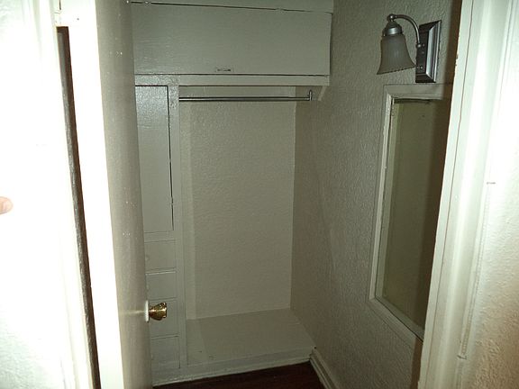 4th image of 726 N Van Ness Ave APT 207