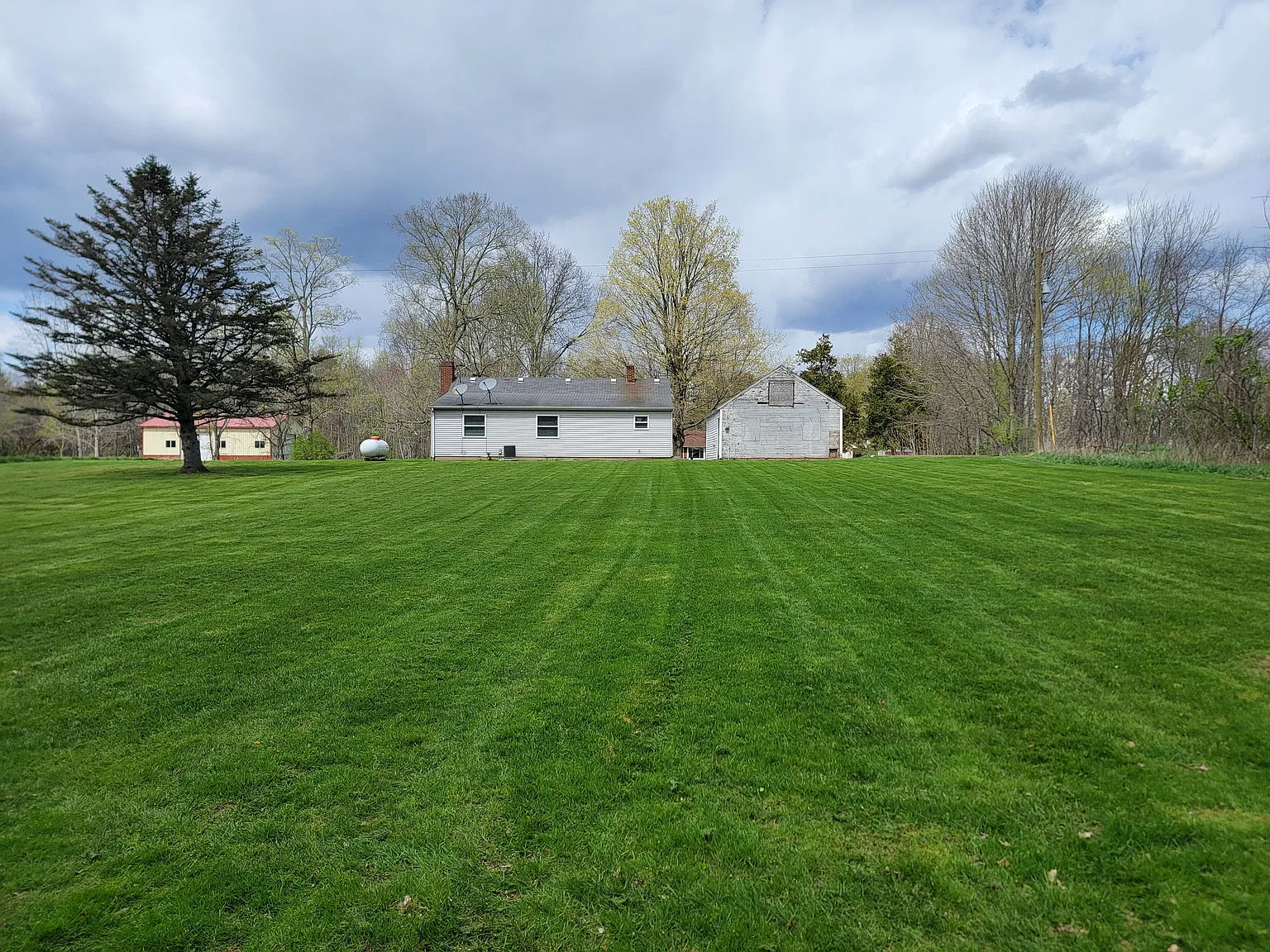 3 bed, 1.0 bath, 1152 sqft, $1,800 — Photo 2