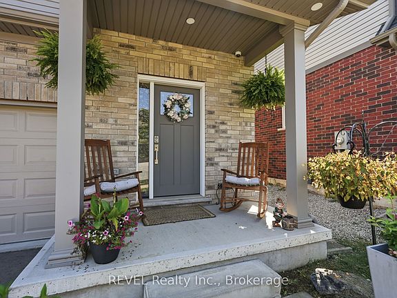 2nd image of 136 Acacia Rd