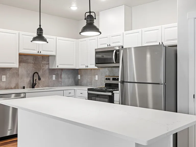 Bonneville Apartments — Photo 41