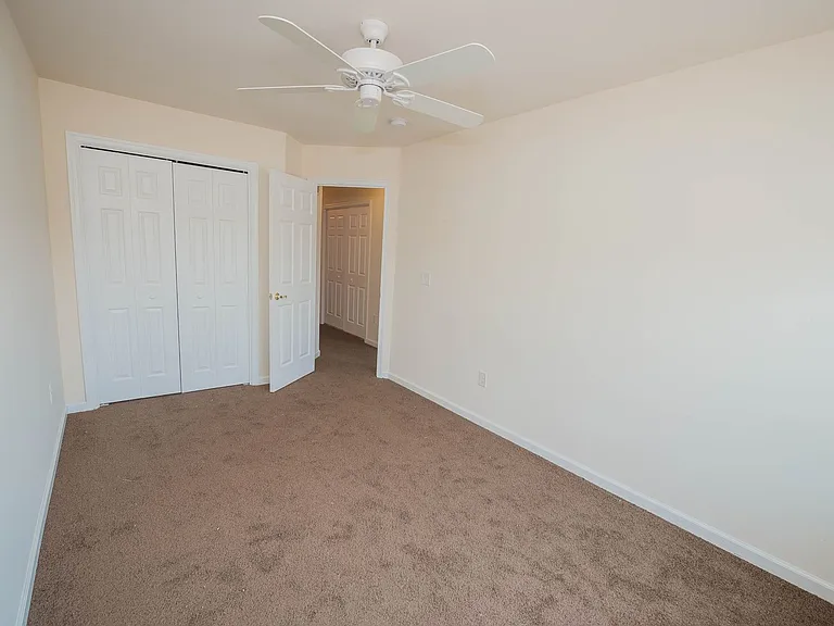 403 Parkview Ct — Photo 55