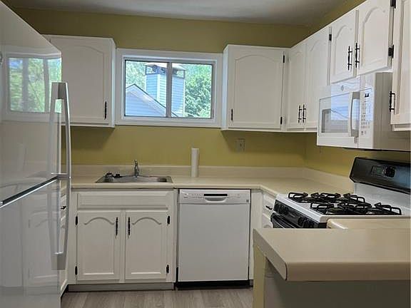2nd image of 1648 Raleigh Cir SE