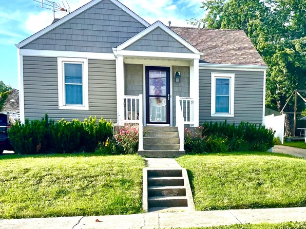 715 Saint Vincents Ave, Peru, IL 61354
