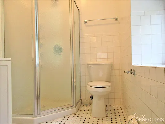 Rented by City Connections Realty | media 20