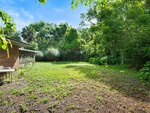 4th image of 1215 LAMANTO Avenue E