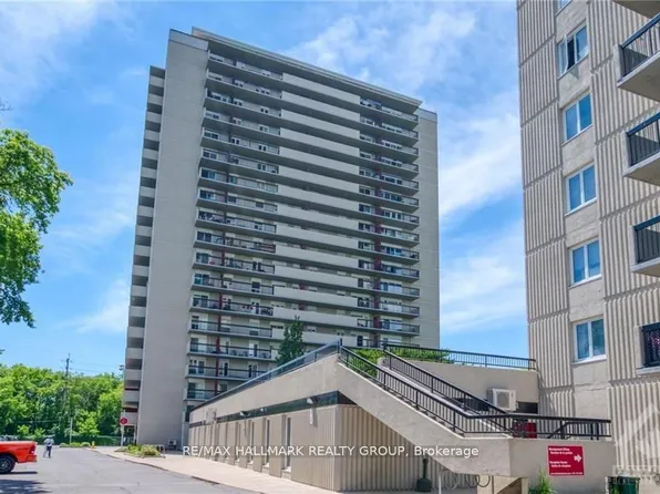 158 McArthur Ave #302, Ottawa, ON K1L 8E7