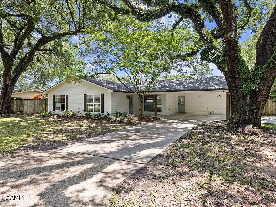 1st image of 205 Live Oak Dr