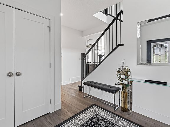 3rd image of 61 Encore Cres