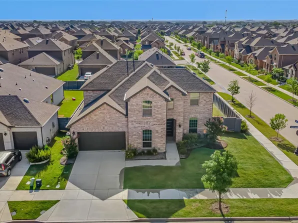 7001 Lowbranch Trl, Aubrey, TX 76227