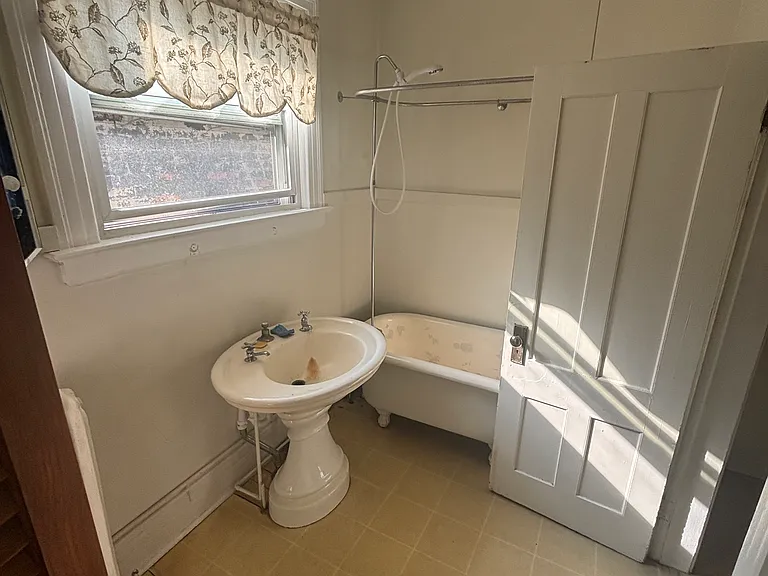115-117 Park Ave #4 — Photo 4