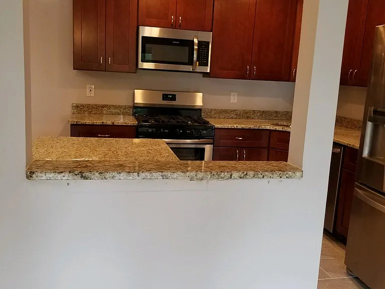 304 Bromley Pl — Photo 9