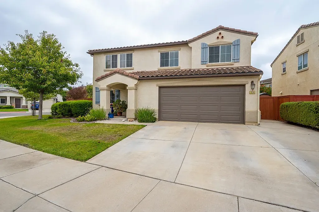 4 bed, 2656 sqft, $3,980 — Photo 1
