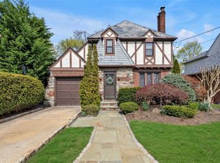 45 Henry St, Merrick, NY 11566