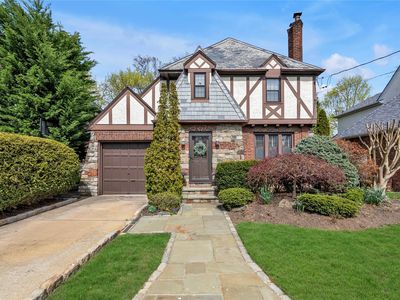 45 Henry Street, Merrick, NY, 11566