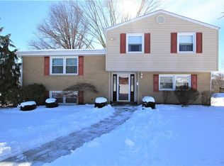 3464 Fawn Valley Ln, Finleyville, PA 15332