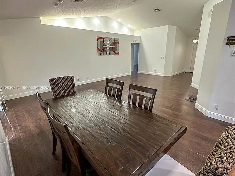 1010 Salmon Isle — Photo 4