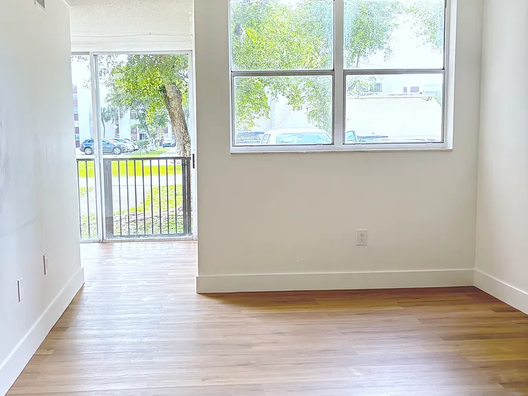 9401 SW 4th St #109 — Photo 13