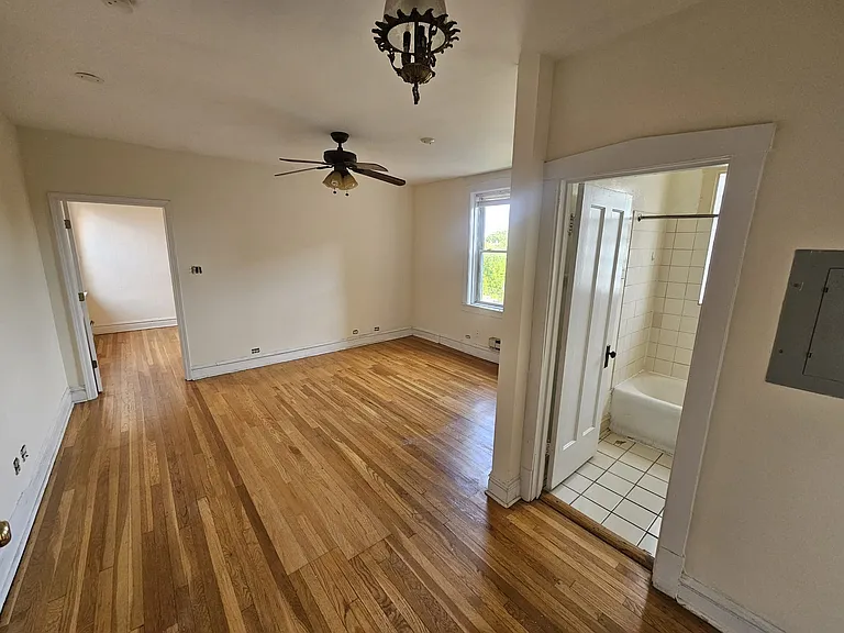 1511 W Bryn Mawr Ave #3F — Photo 3