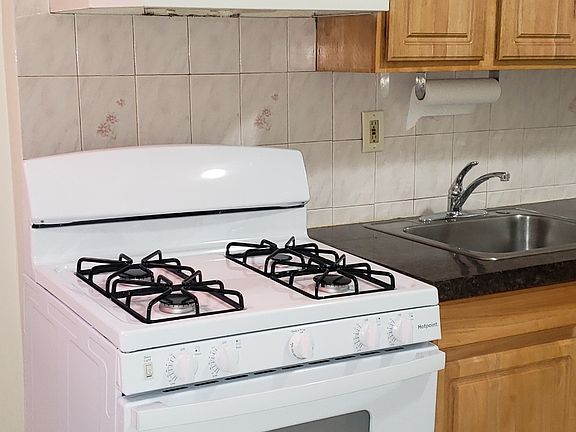 2nd image of 265 Baldwin Ave APT 2R