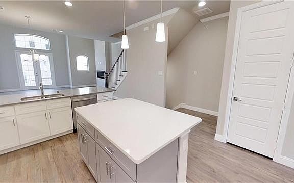 3rd image of 6132 Burnham St