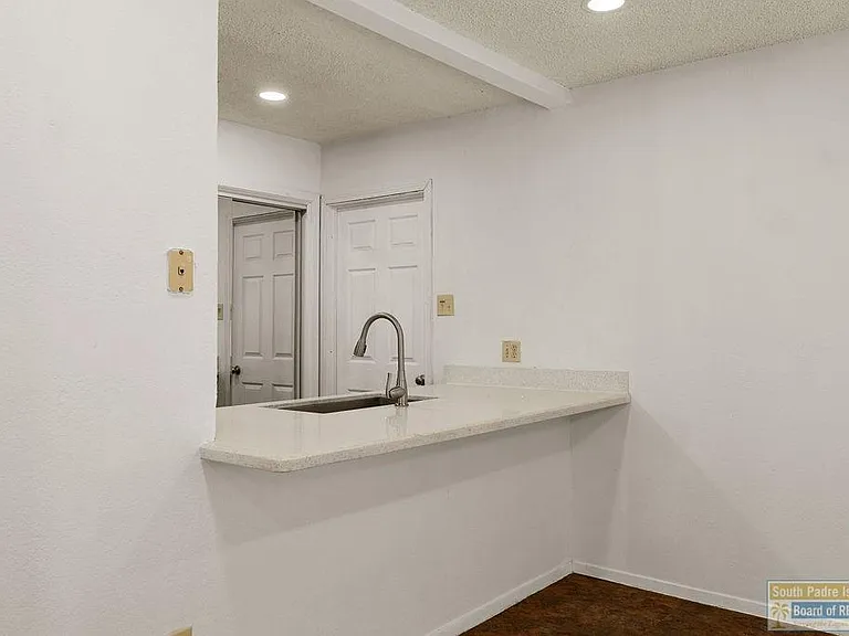 301 Madison St — Photo 16