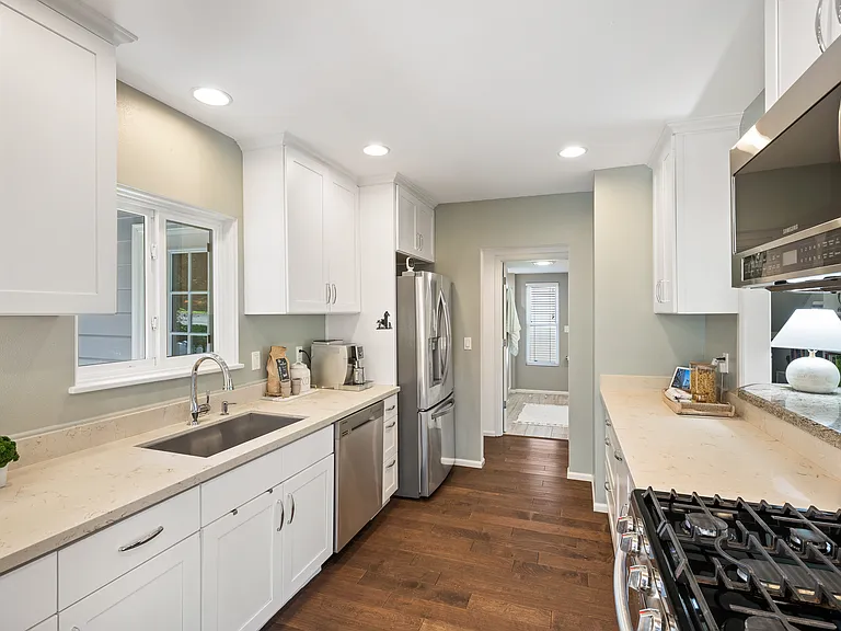 3089 W Lake Sammamish Pkwy NE — Photo 6
